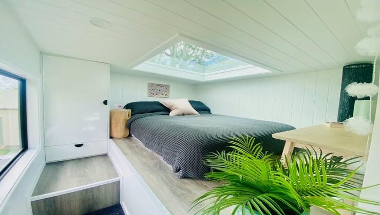 Avanti SE di Kookaburra Tiny Homes: la stanza da letto.