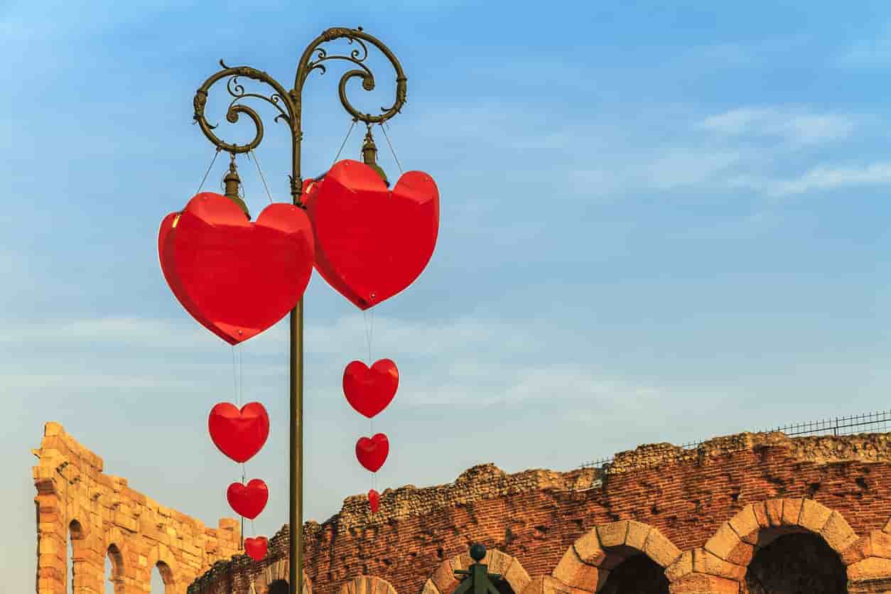 San Valentino al mare, in montagna o in città? Ecco alcuni spunti low cost su dove andare a San Valentino per festeggiare l'amore con la dolce metà.