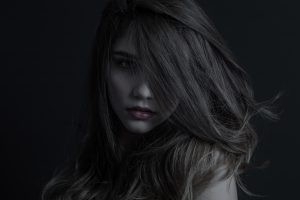 Come colorare i capelli con l'Hennè nero