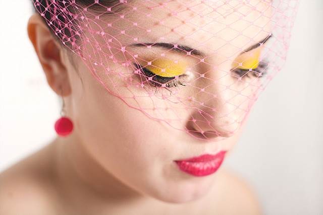 Sposa con make up fluo