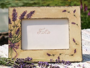 Cornice di legno a decoupage