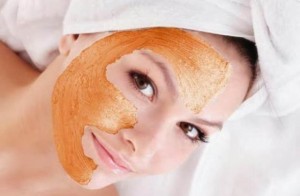 Ragazza con scrub alla zucca