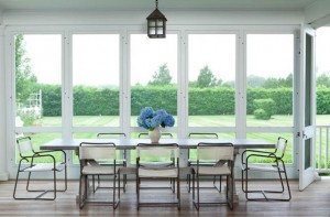 Veranda chiusa adibita a sala da pranzo