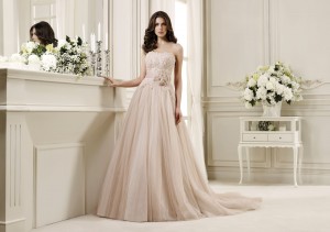 Abito da sposa cipria di Nicole Spose