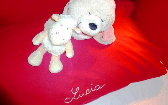 Iniziali ricamate a mano