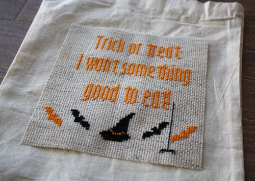 sacchetto_dolcetti_halloween_decorato_a_punto_croce