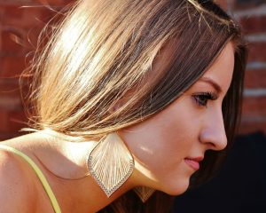 I colpi di luna sono ciocche più scure che danno profondità al colore naturale