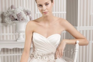 Abito con corpetto plissè Luna Novias