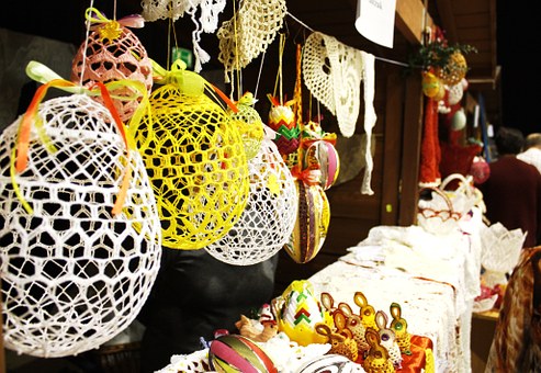 decorare le uova di Pasqua con il filo