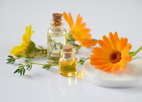 Tutte le proprietà cosmetiche della calendula, una pianta che sembra essere un toccasana per la salute e l’aspetto della pelle.