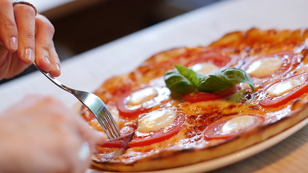 izza fatta in casa? 8 ricette sfiziose per condirla in modo originale con i migliori ingredienti per rendere la tua pizza unica.