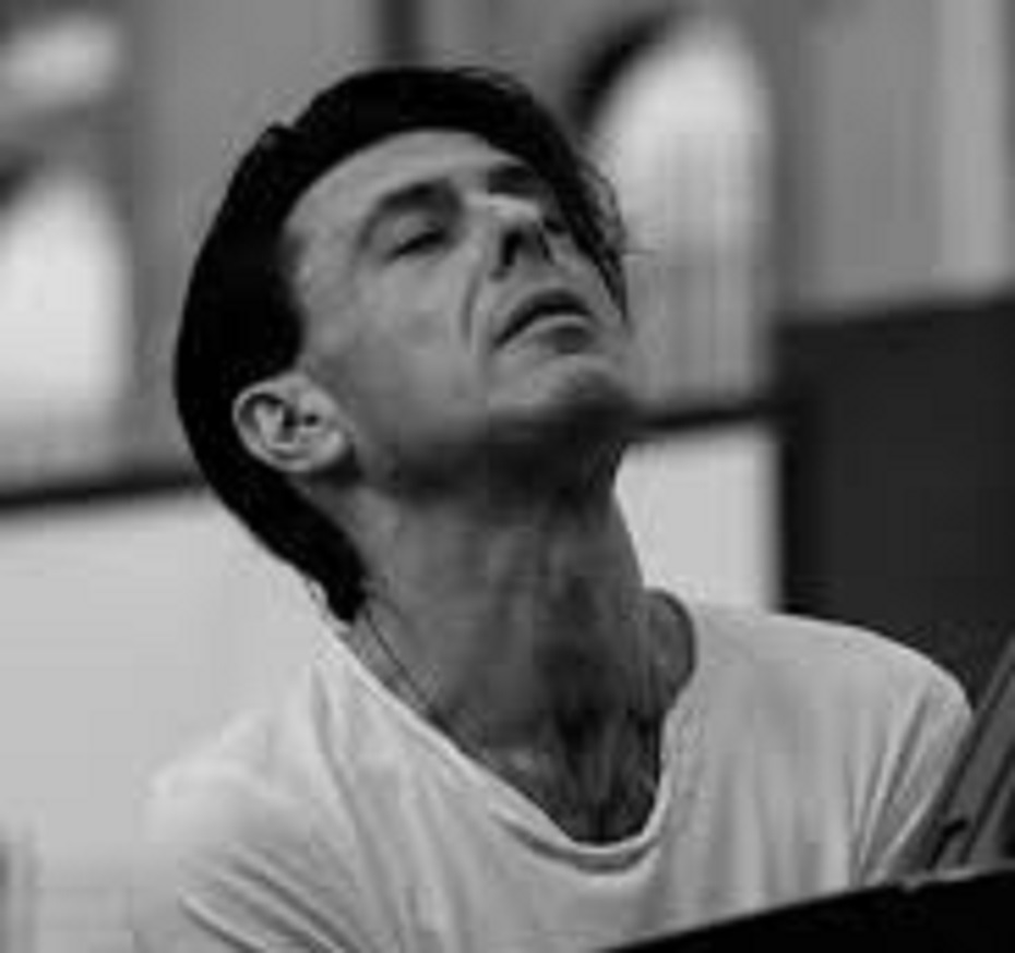 Ezio Bosso una presenza di valore e un esempio altissimo di amore per la musica e la vita.