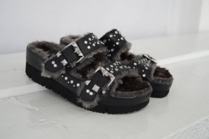 sandali-invernali-con-borchie