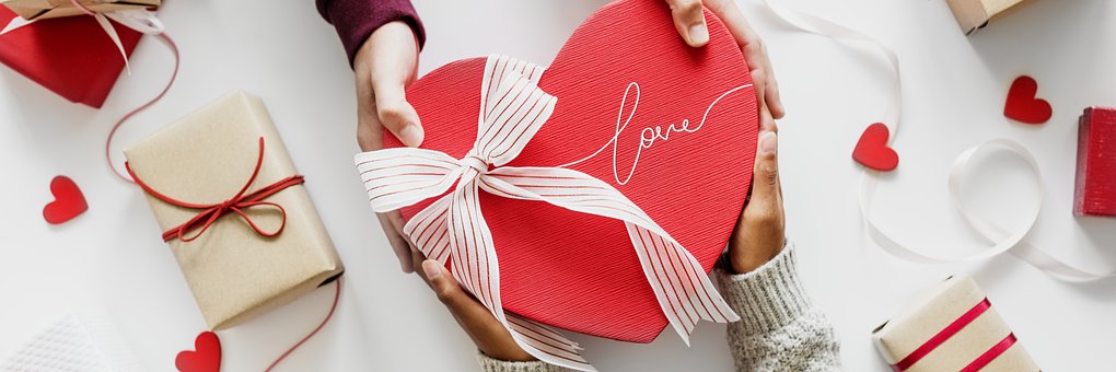 Vi piacciono i regali personalizzati e originali per San Valentino? Allora vi piacerà sapere come realizzare una scatola fai da te per i cioccolatini.