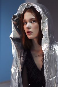 Tendenze moda colori iridescenti