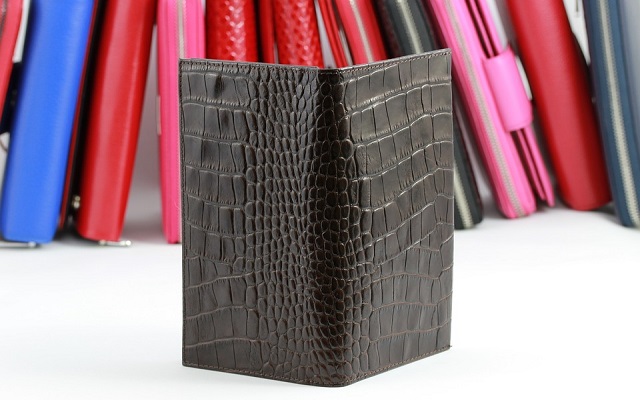 Le 11 cose da non tenere mai nel portafoglio? Scoprite quali sono per avere un portafoglio sempre in ordine e evitare disastrose perdite.