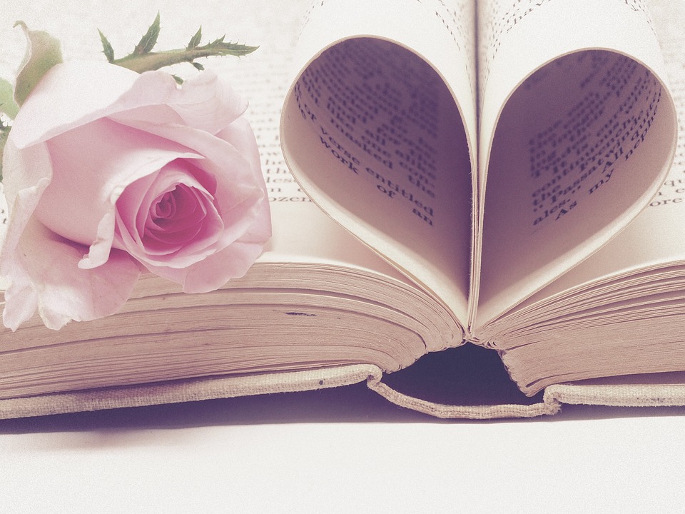 Ecco 5 libri per far durare la tua storia d'amore ed essere felice con te stessa e in coppia, scopriamo i titoli per vivere bene una relazione.