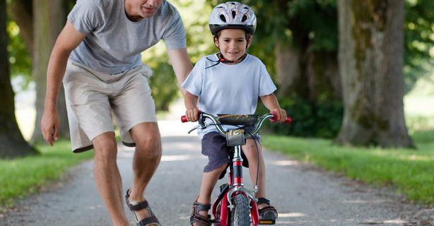 Bambini in bicicletta