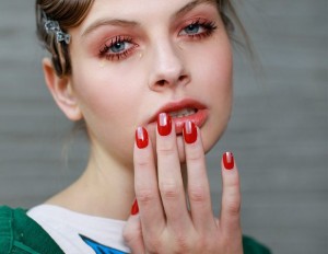 Nail art rosso e rosa