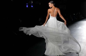 Abito da sposa con schiena scoperta