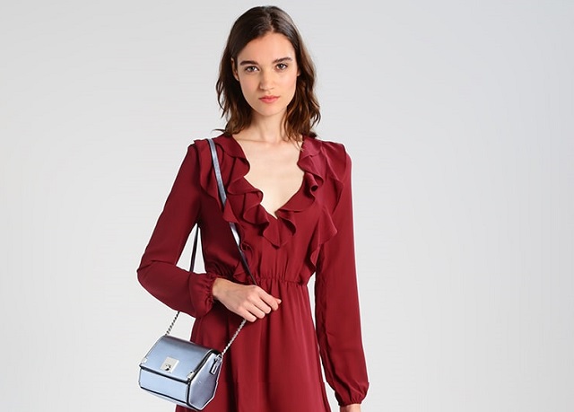 moda Pantone Chili Oil