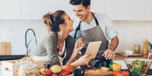 La dieta di coppia può essere una buona idea, soprattutto se riuscite a supportarvi a vicenda. Ecco i consigli per dimagrire insieme al partner.