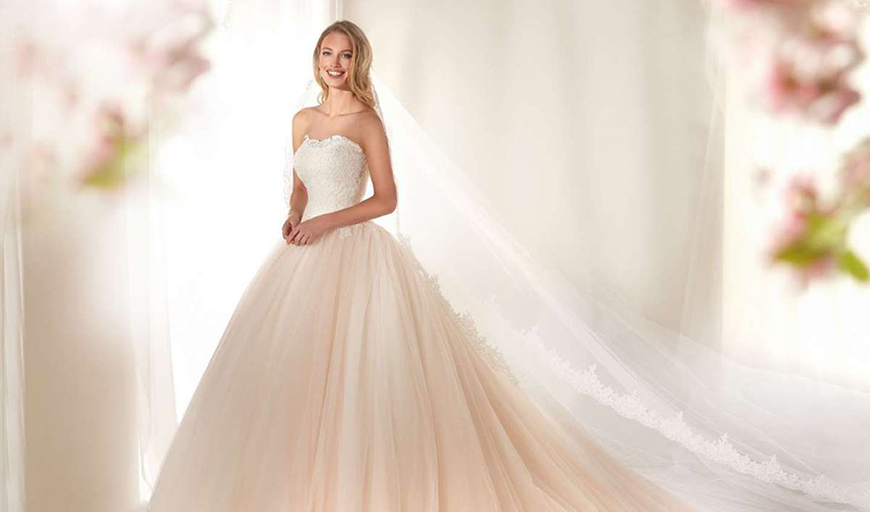 Abito da sposa rosa antico