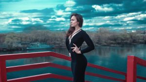 look per spalle larghe