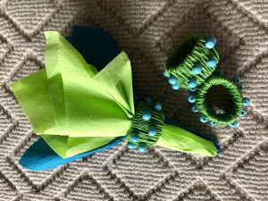 Portatovagliolo fai da te con spago e perline