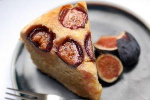 Sapori di mezza estate con i fichi protagonisti di un dolce buonissimo e facilissimo da fare