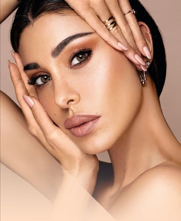 Cambio di rotta per Belèn Rodriguez Capsule Collection per un make-up no filter