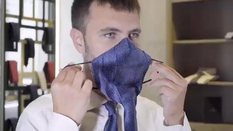 La cravatta che diventa mascherina idea regalo e trend per la moda autunno-inverno