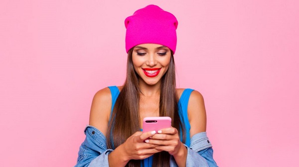 Fondotinta, ombretto e rossetto lo scegliamo con l'app