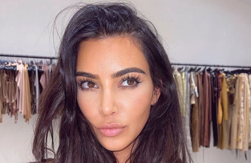 Come sveglia i figli Kim Kardashian ogni mattina