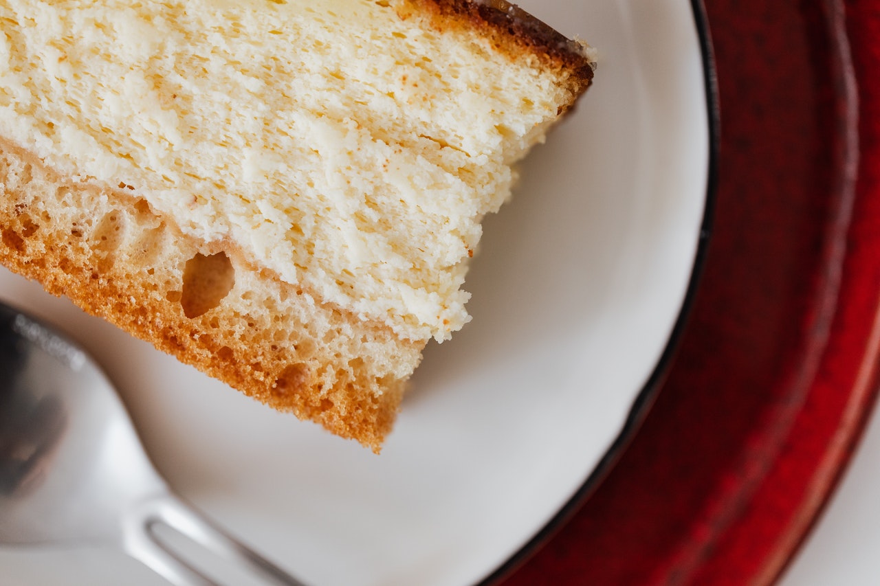 Soffice e profumato, il Dolce d'Amalfi ha un irresistibile sapore di limone e rappresenta una vera espressione di sapor