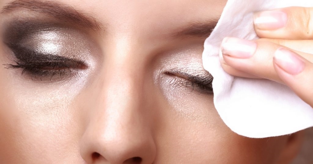 struccare gli occhi
