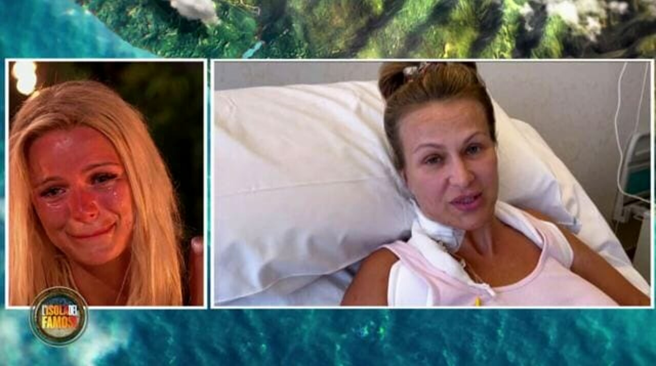 Eva Henger e la figlia Mercedezs all'Isola dei Famosi 2022.