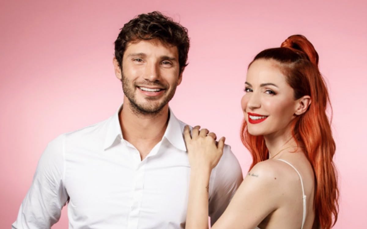 Stefano De Martino e Andrea Delogu alla conduzione di Tim Summer Hits.