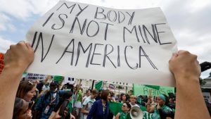 Aborto negli USA, la protesta: "Il mio corpo non è mio in America".