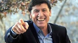 Gianni Morandi co-conduttore a Sanremo 2023.