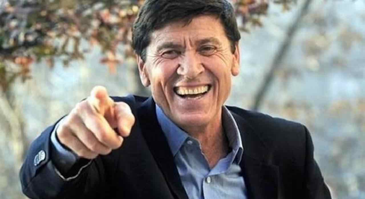 Gianni Morandi co-conduttore a Sanremo 2023.