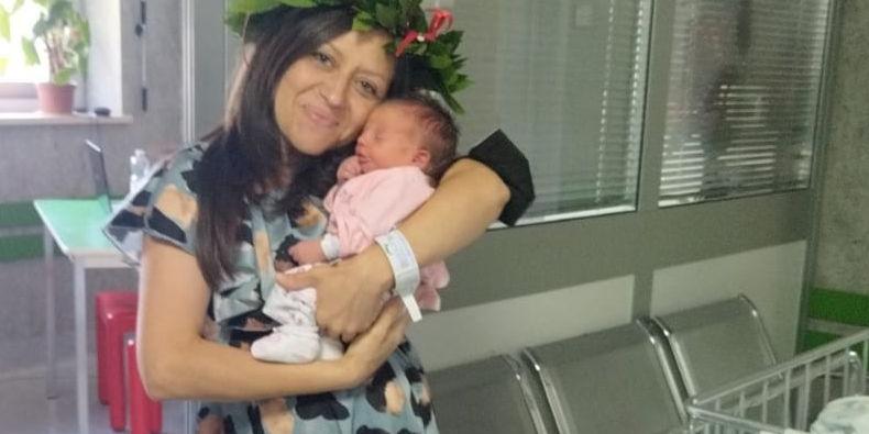 giovane donna partorisce e si laurea in ospedale