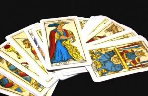 Tarocchi: significato degli arcani Ruota della Fortuna, Forza e Appeso