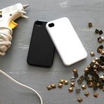 Custodia per iPhone con le borchie