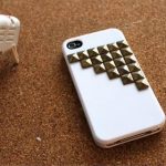 Custodia per iPhone con le borchie