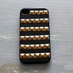 Custodia per iPhone con le borchie