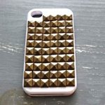 Custodia per iPhone con le borchie