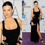 Miranda Kerr con l'abito cut out di Michael Kors.