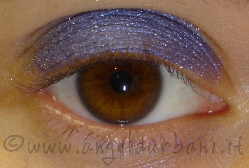 Occorrente per il mini dress: tessuto in pizzo, tessuto in cotone, forbici e filo.