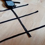 Lascia i sandali in questa posizione tutta la notte per far fissare la colla.